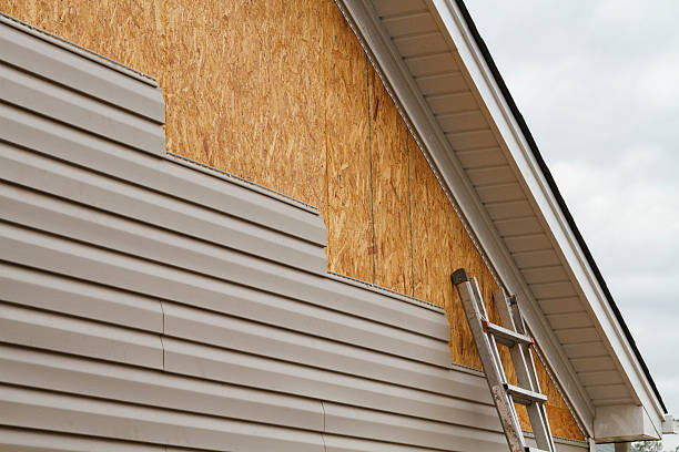 Professional Vinyl Siding technician working in Croton, OH